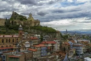 استكشف جمال التراث الثقافي في قلعة ناريكالا استكشف جمال التراث الثقافي في قلعة ناريكالا