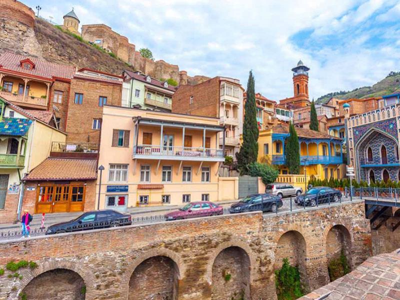 تجربة المسافرون العرب في جورجيا: مغامرات الشباب في أرض الضيافة والجمال تجربة المسافرون العرب في جورجيا: مغامرات الشباب في أرض الضيافة والجمال