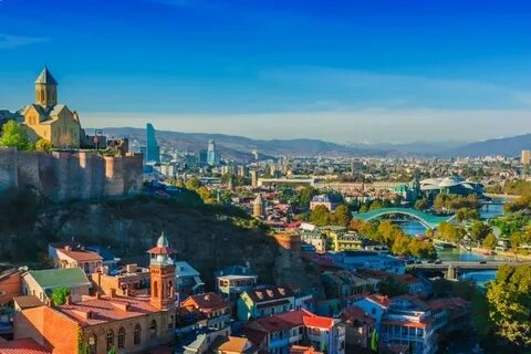 استمتع بروعة الطبيعة في مدينة كازبيجي، الواقعة في قلب الجبال الكوكاسية استمتع بروعة الطبيعة في مدينة كازبيجي، الواقعة في قلب الجبال الكوكاسية