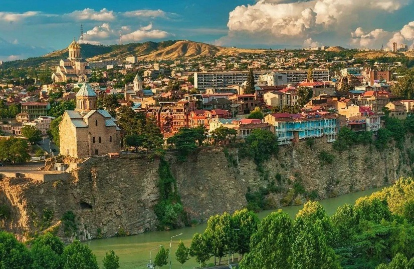 استمتع بالتزلج والمغامرات الشتوية في منتجع باكورياني استمتع بالتزلج والمغامرات الشتوية في منتجع باكورياني