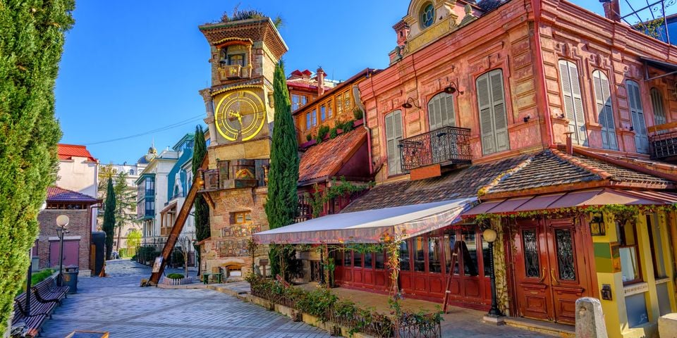 التعرف على الثقافة والتاريخ: رحلة المسافرون العرب الشباب في جورجيا التعرف على الثقافة والتاريخ: رحلة المسافرون العرب الشباب في جورجيا